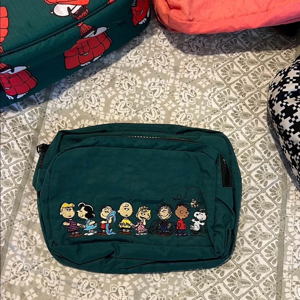 Green Peanuts Fanny pack by Baggu